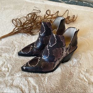 Vince Camuto Gigietta bootie, size 8M